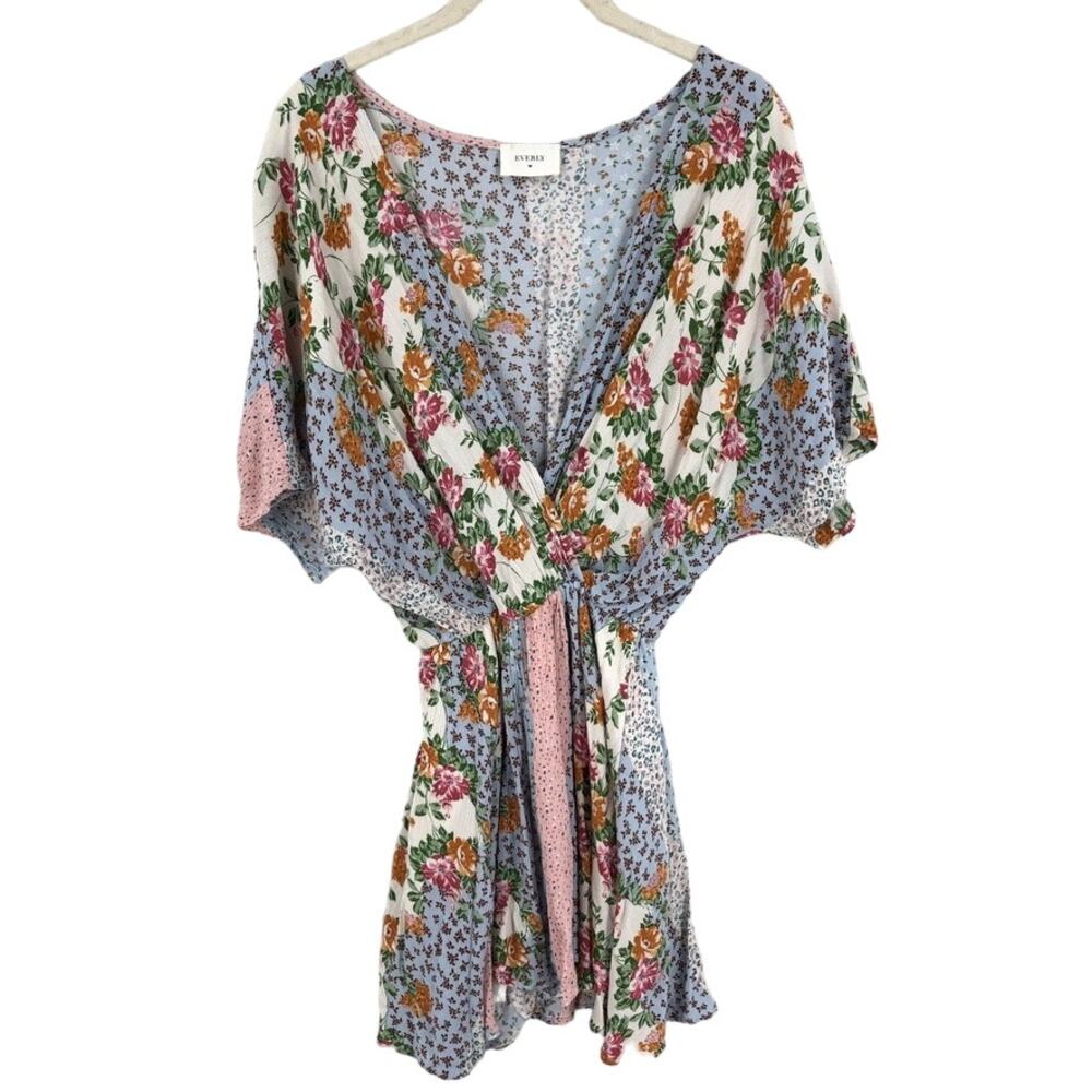 Everly Romper Women's Small Cream Boho Floral Elastic Waist V-Neck Short Sleeve
